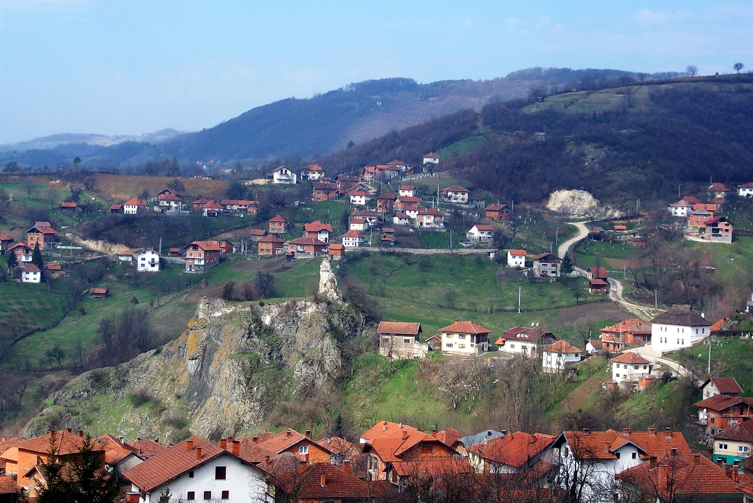 Stari grad Soko i stara džamija gracanica